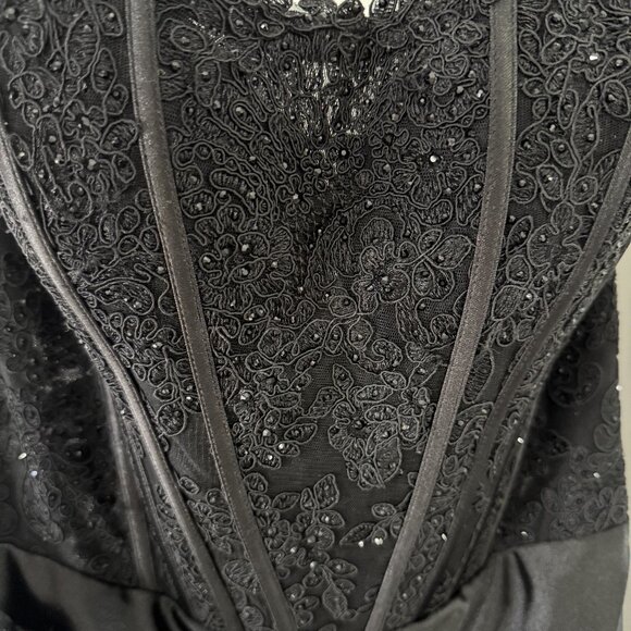 Sherri Hill Black Lace Corset Gown | Size 16 | Strapless | Formal Evening Dress - Picture 4 of 6